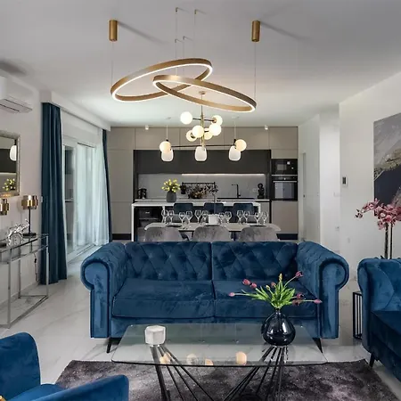 Stunning In With Kitchen