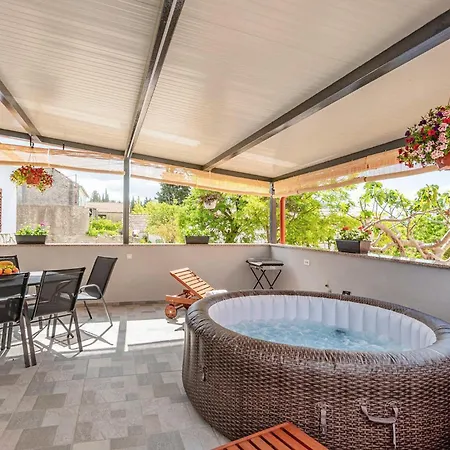 Beautiful In With Jacuzzi * Banjevci